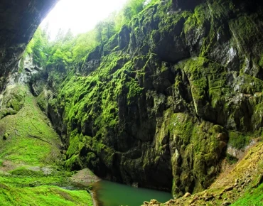 Hang động Punkevni ở Moravian